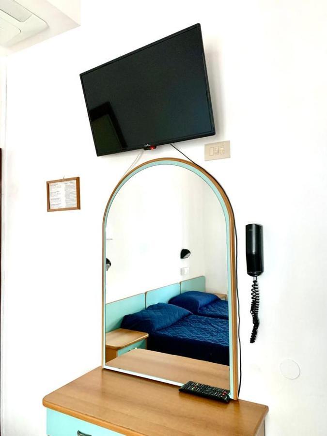 Hotel Telstar Rimini Buitenkant foto