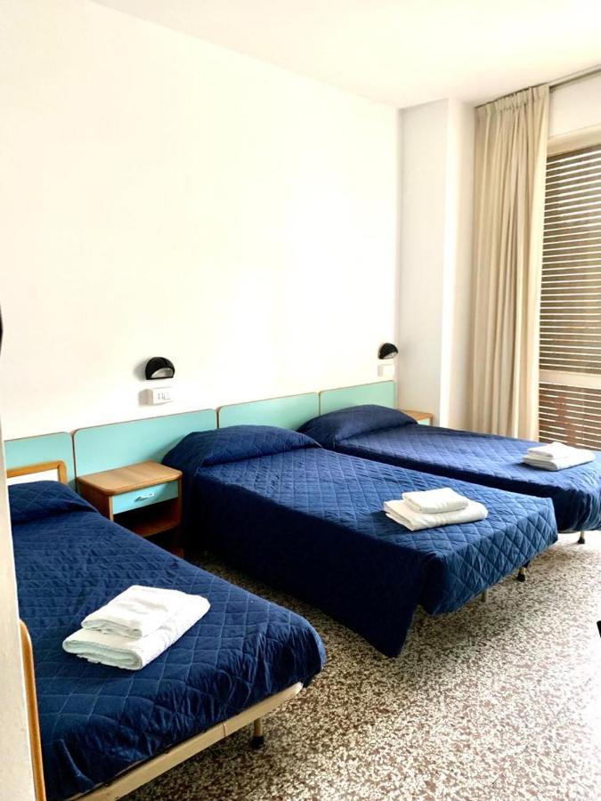 Hotel Telstar Rimini Buitenkant foto