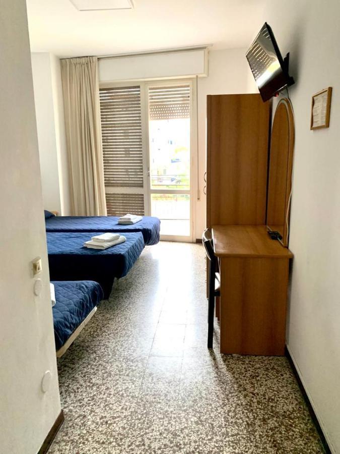 Hotel Telstar Rimini Buitenkant foto