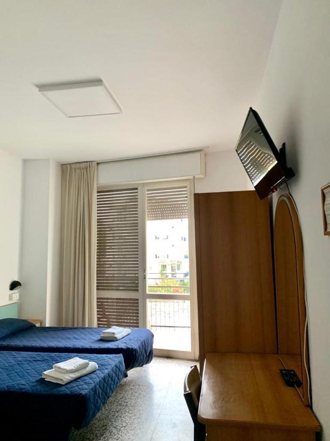 Hotel Telstar Rimini Buitenkant foto