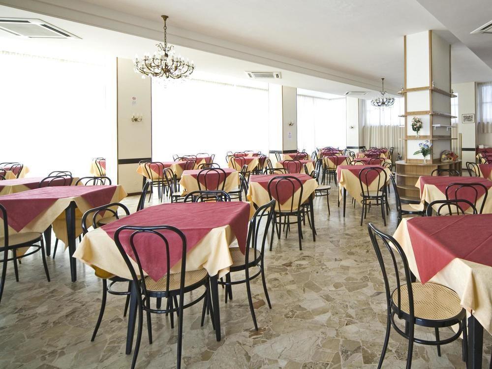 Hotel Telstar Rimini Buitenkant foto