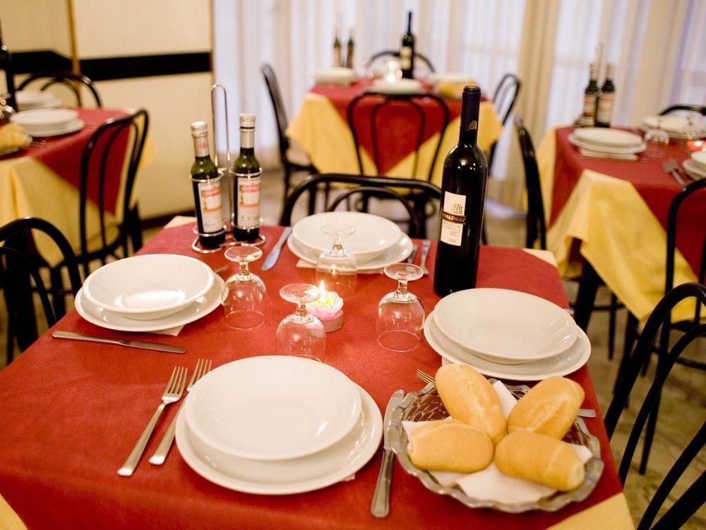 Hotel Telstar Rimini Buitenkant foto