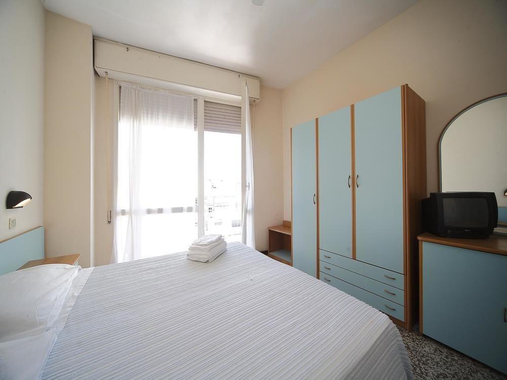 Hotel Telstar Rimini Buitenkant foto