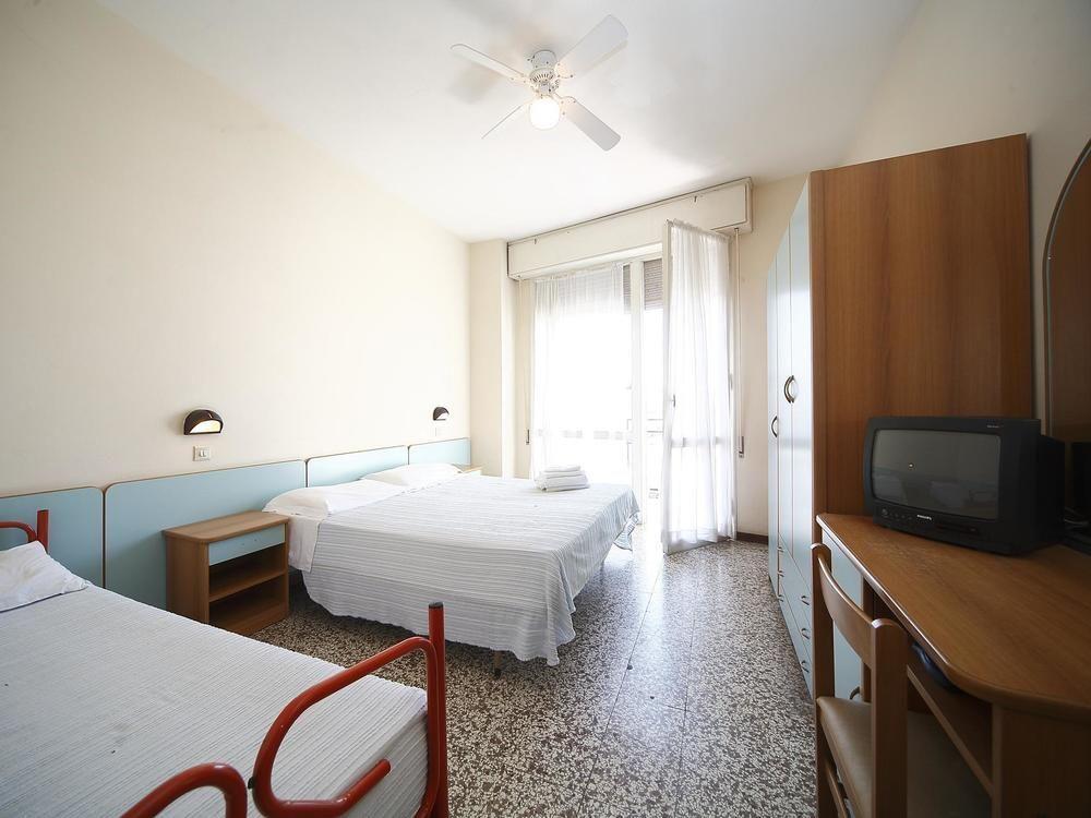 Hotel Telstar Rimini Buitenkant foto