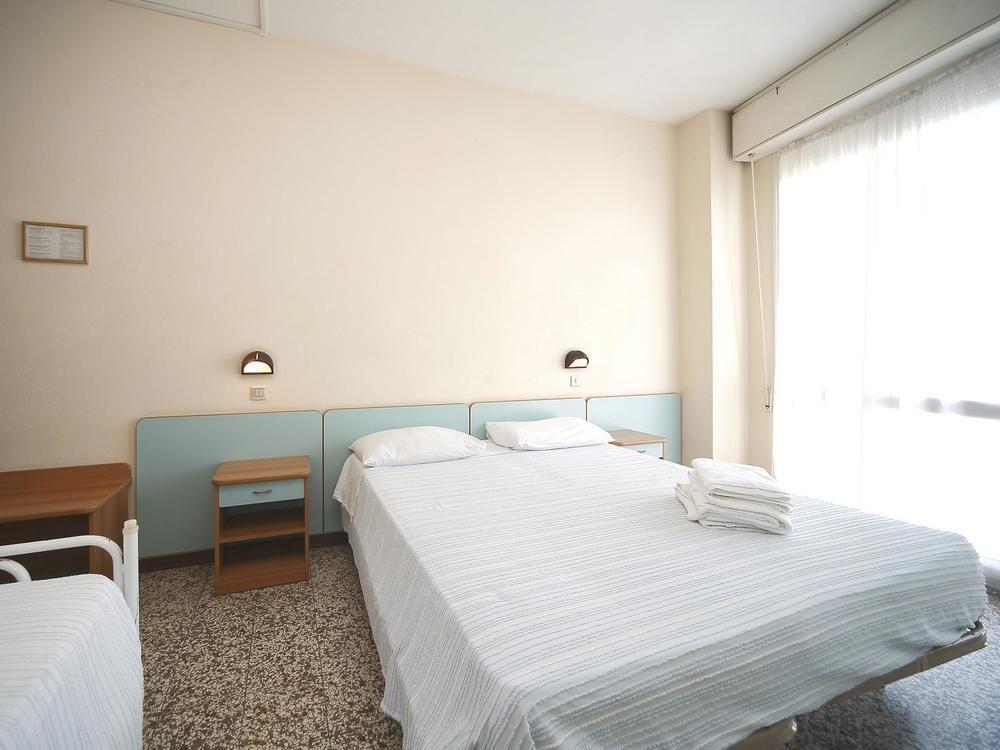Hotel Telstar Rimini Buitenkant foto
