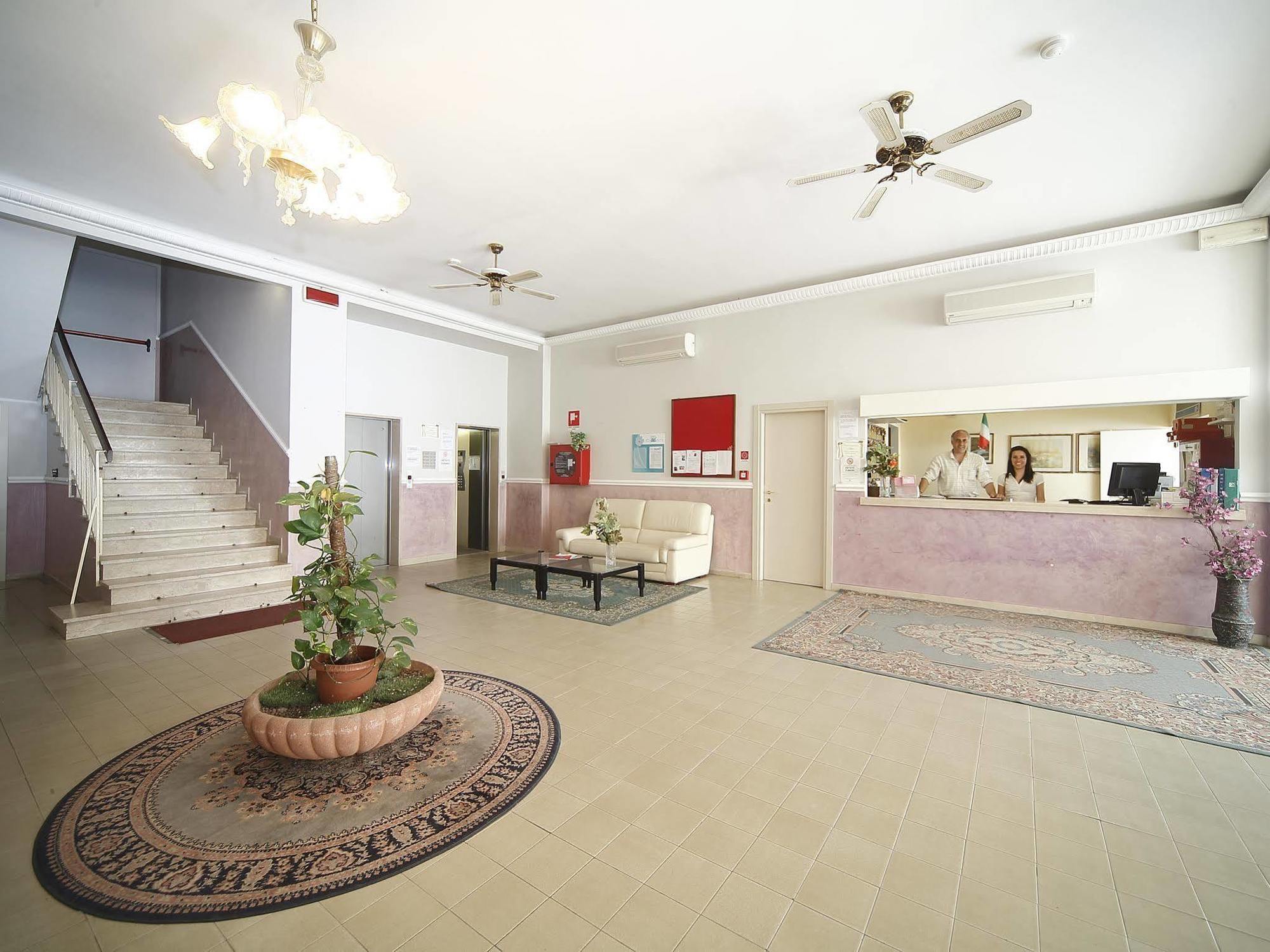 Hotel Telstar Rimini Buitenkant foto
