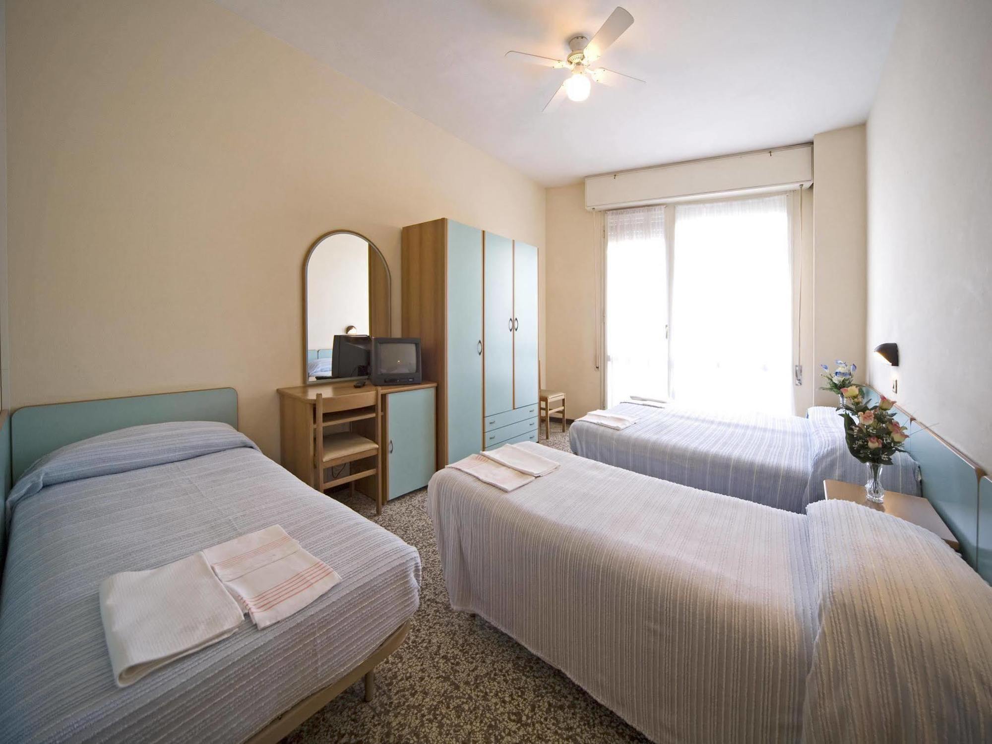 Hotel Telstar Rimini Buitenkant foto