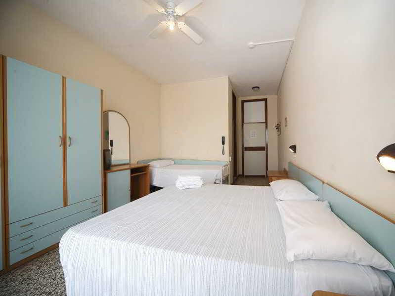 Hotel Telstar Rimini Buitenkant foto