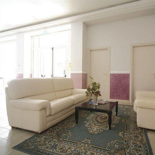 Hotel Telstar Rimini Buitenkant foto