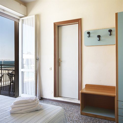Hotel Telstar Rimini Buitenkant foto